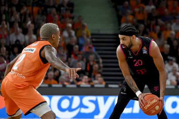 队中哈兰德 队中哈兰德